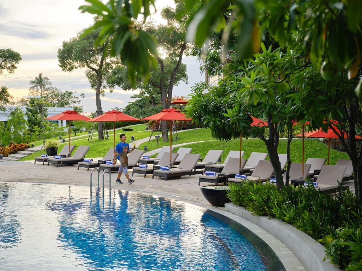 Hotel Amari Pattaya Exterior foto The pool at the U Sathorn