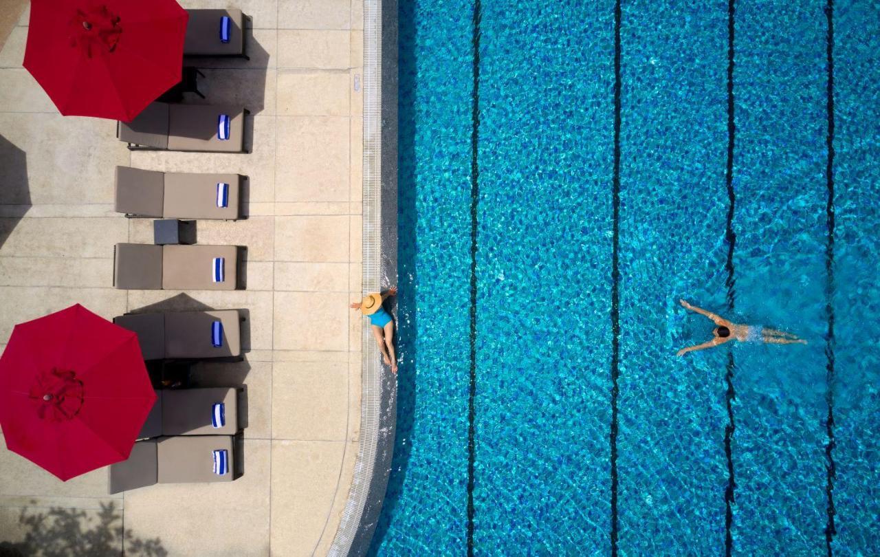 Hotel Amari Pattaya Exterior foto The swimming pool at the hotel