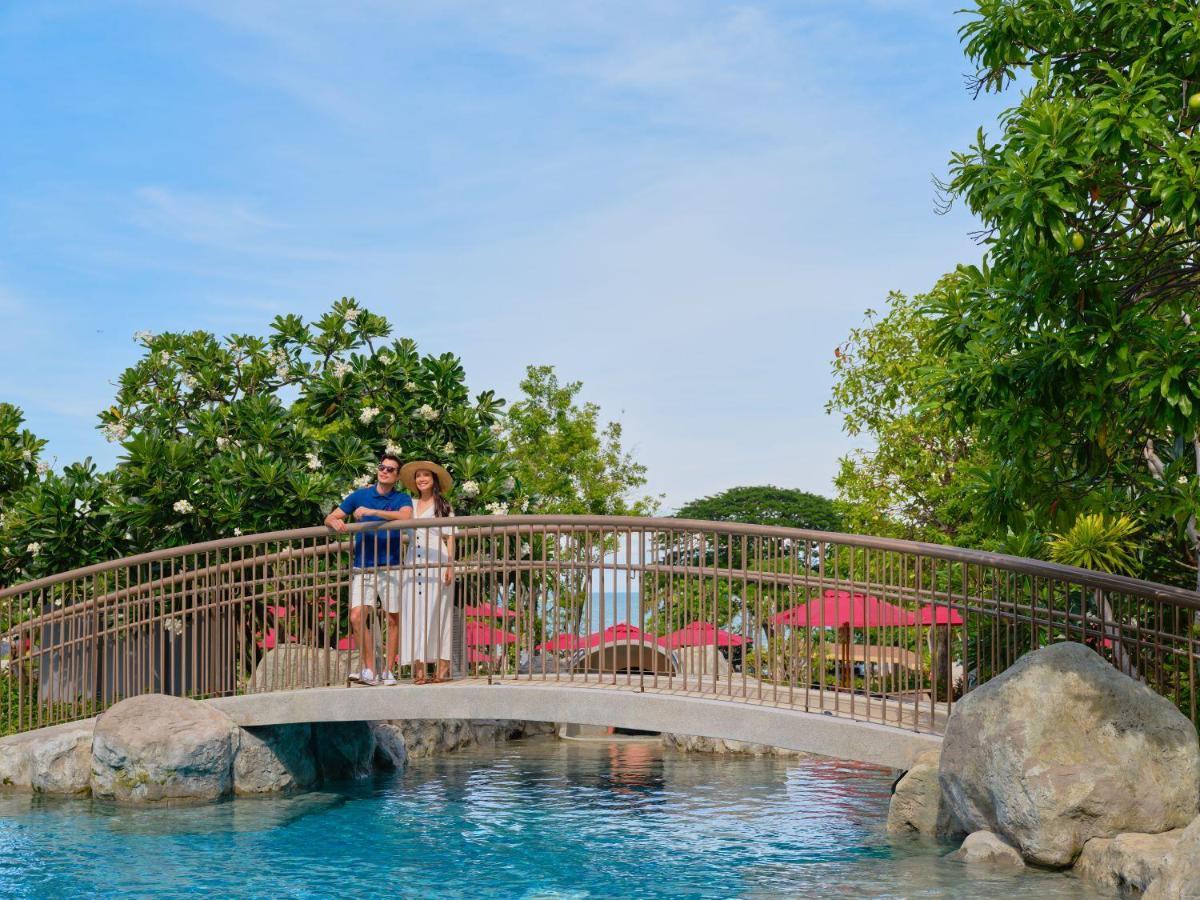 Hotel Amari Pattaya Exterior foto The bridge at the resort